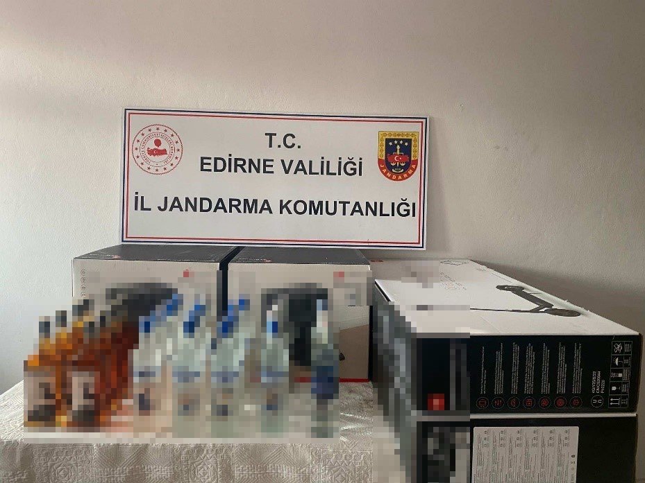 Edirne’de kaçakçılık operasyonları: 29 gelinlik, kaçak malzemeler ve uyuşturucu yakalandı