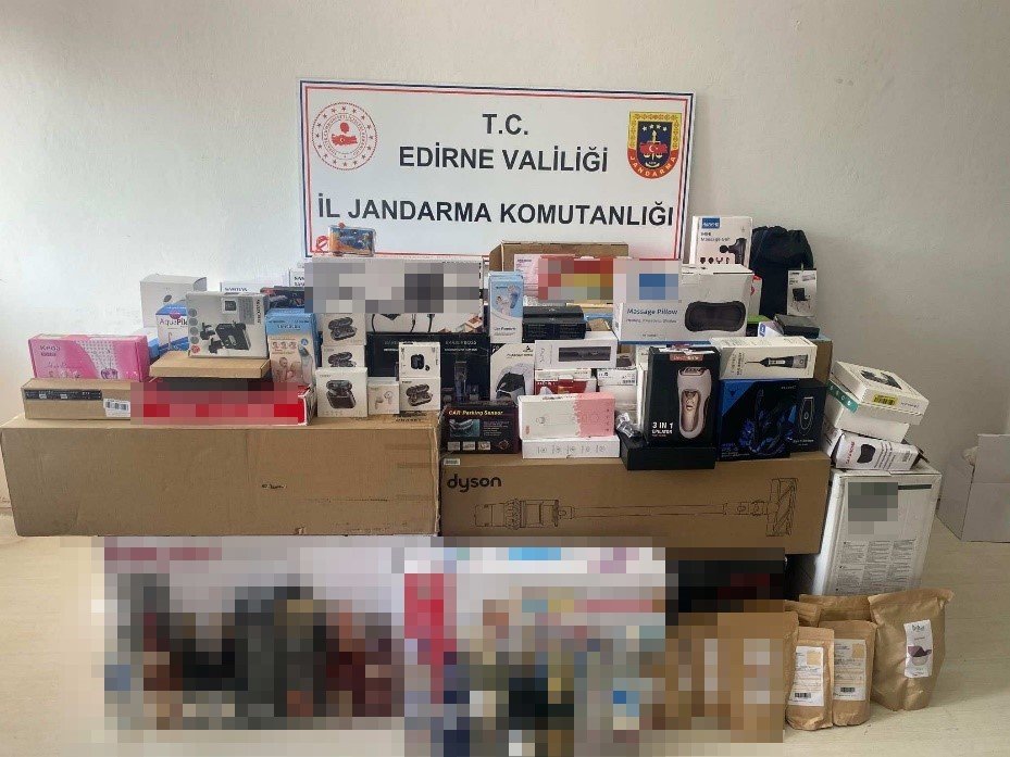 Edirne’de kaçakçılık operasyonları: 29 gelinlik, kaçak malzemeler ve uyuşturucu yakalandı