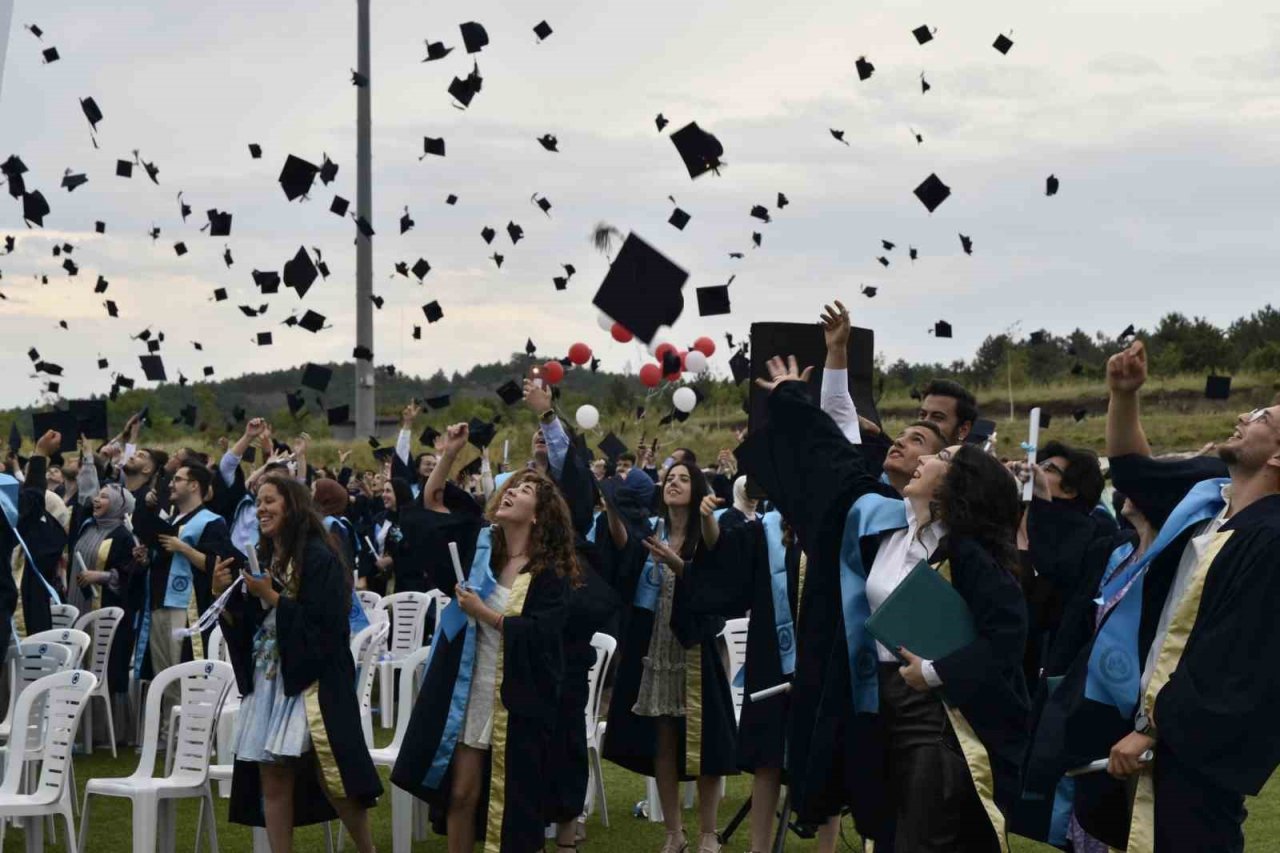 ESOGÜ’de mezuniyet coşkusu başladı