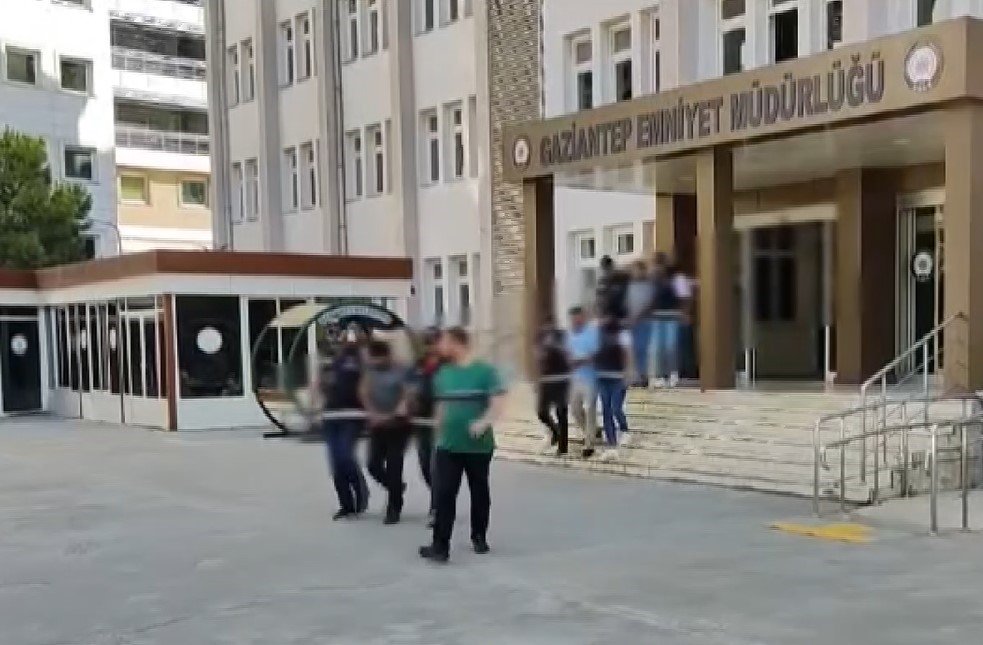 Yasa dışı silah operasyonunda yakalanan 3 şüpheli tutuklandı