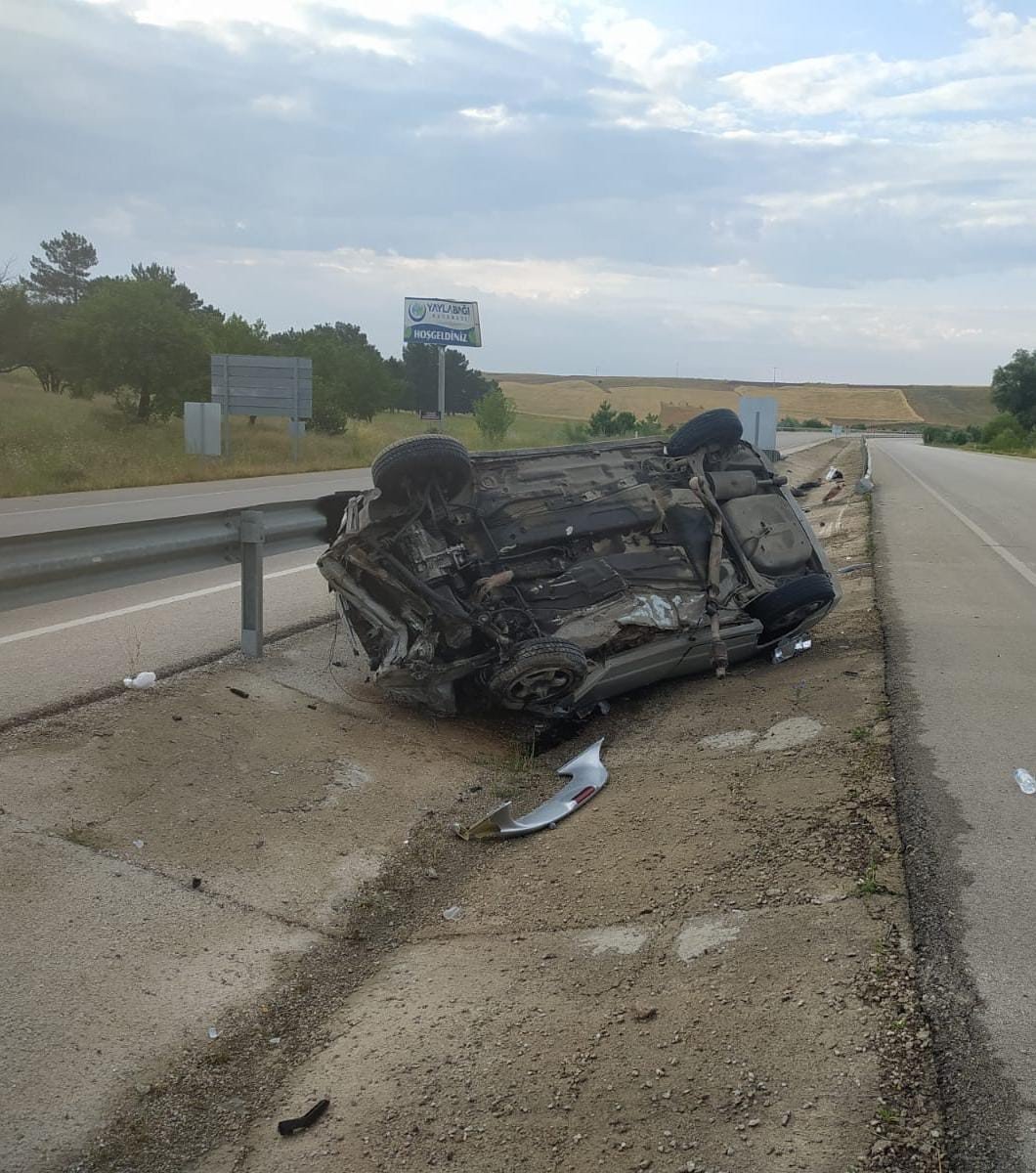 Genç sürücü takla atan araçtan yaralı olarak kurtuldu