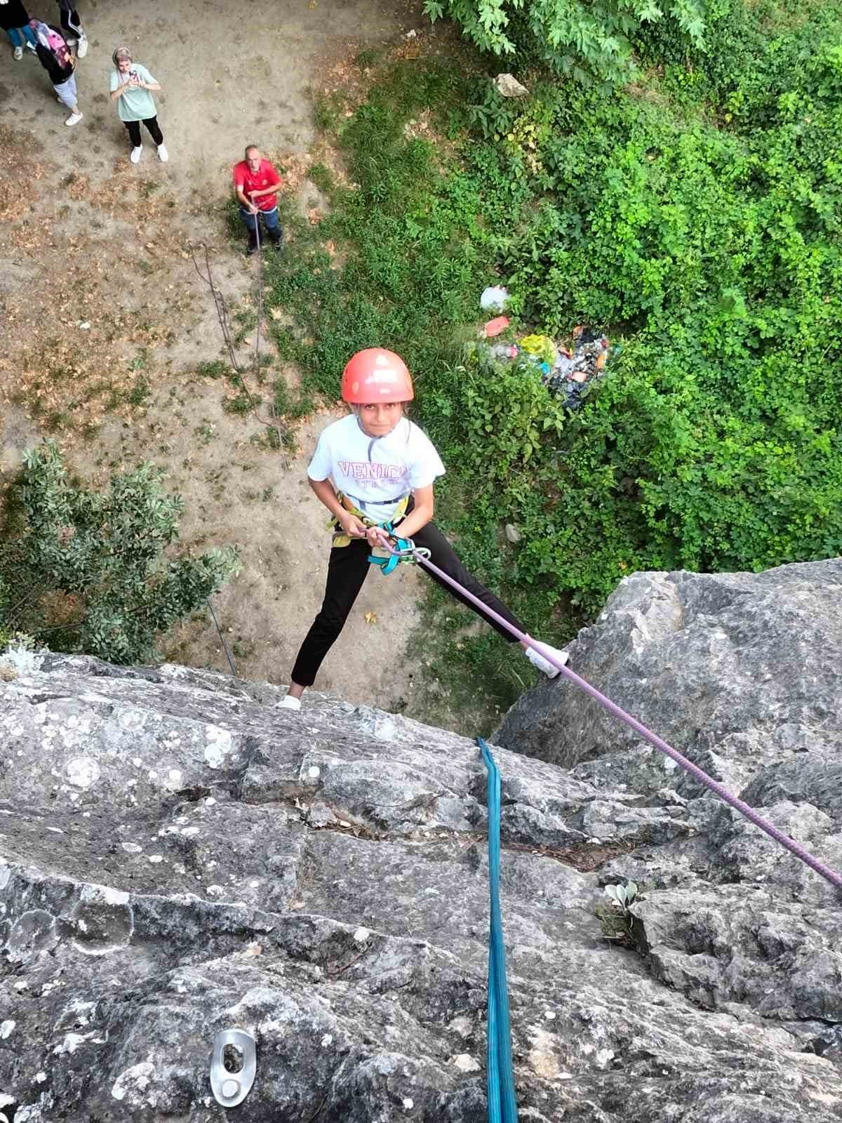 Küçük dağcılar uygulamalı eğitimde performanslarını gösterdiler