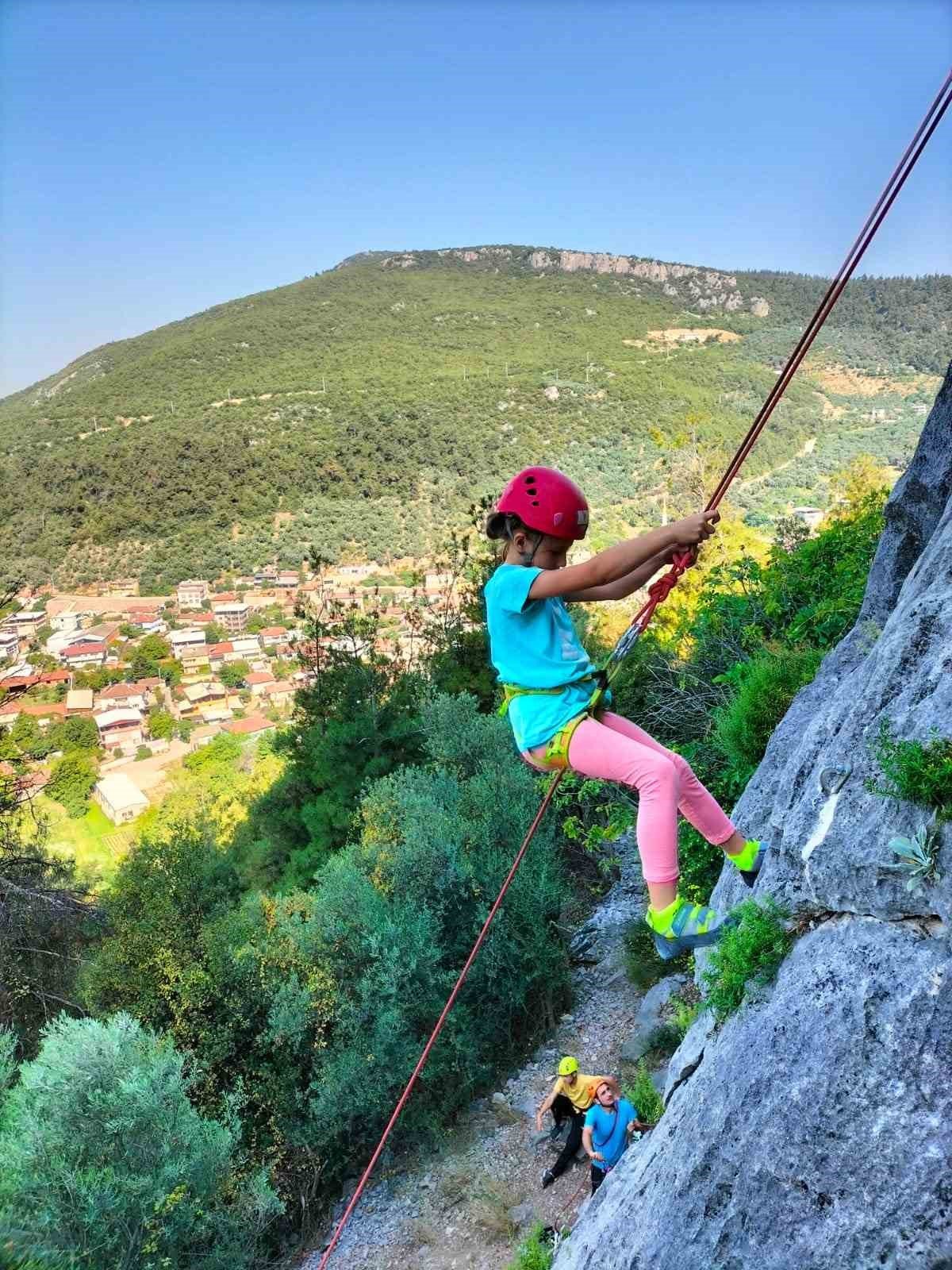 Küçük dağcılar uygulamalı eğitimde performanslarını gösterdiler