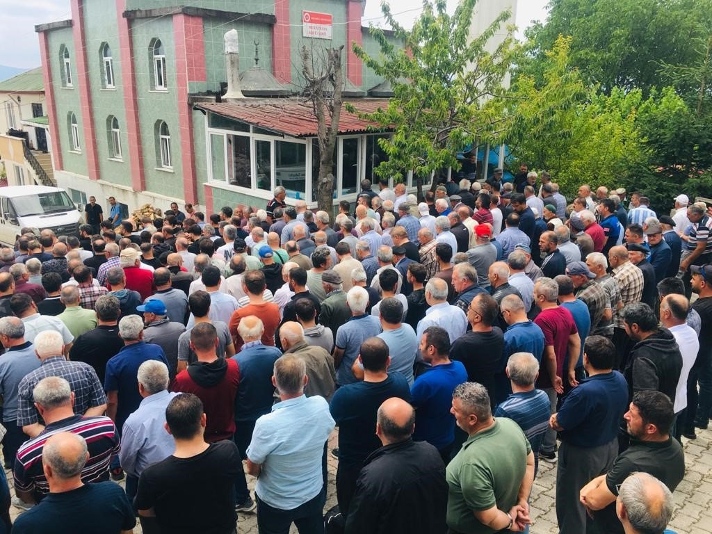 Eşi tarafından öldürülen kadın ve annesi Tokat’ta toprağa verildi