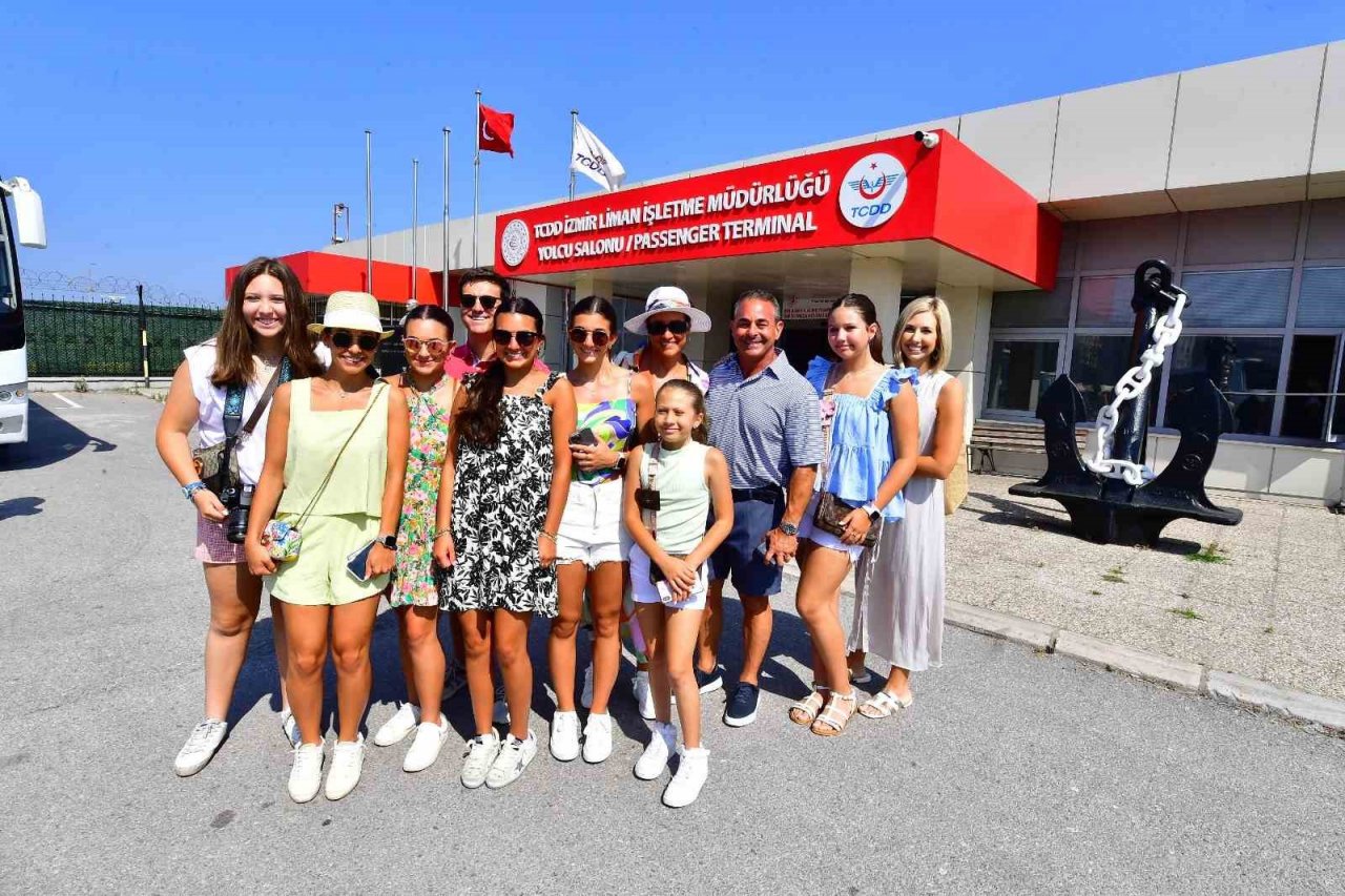 Bu yılın 10’uncu kruvaziyer gemisi İzmir’e yanaştı