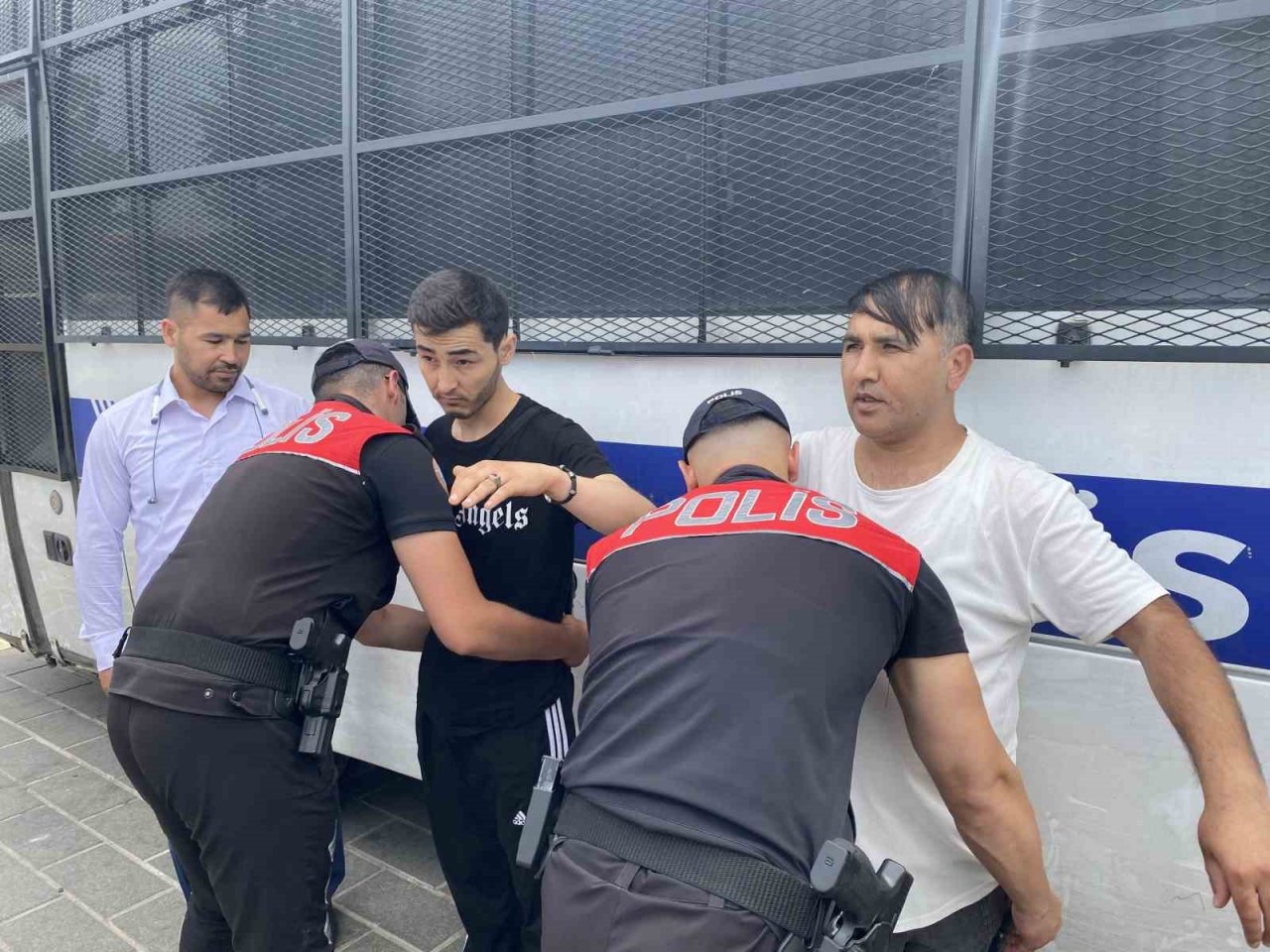 Üsküdar’da kaçak göçmen denetimi: 3 kaçak göçmen yakalandı