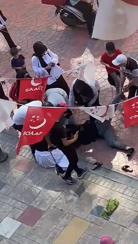 Erkeklerin ayıramadığı kadınların kavgasını polis sonlandırdı