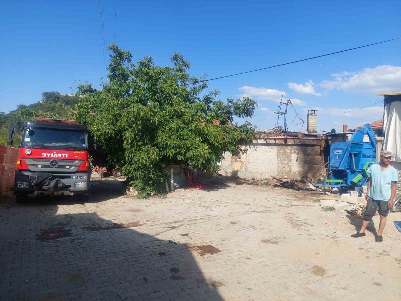 Karaman’da duvar dibine bırakılan soba kovasından yangın çıktı