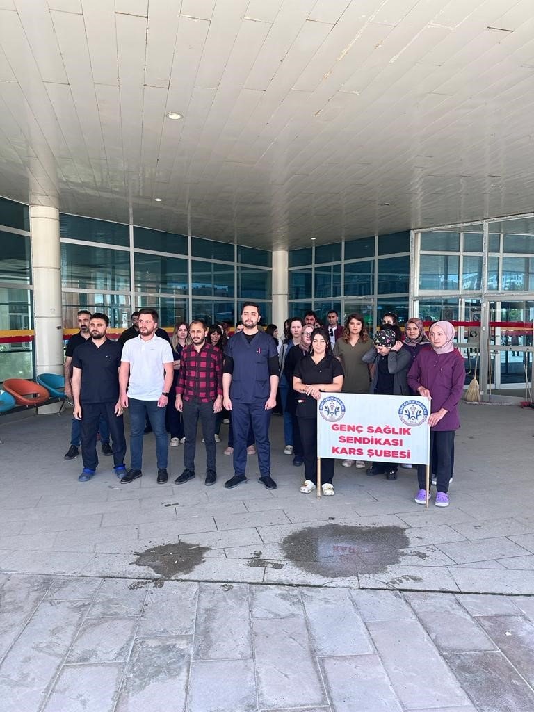 Kars’ta Genç Sağlık Sen’den basın açıklaması