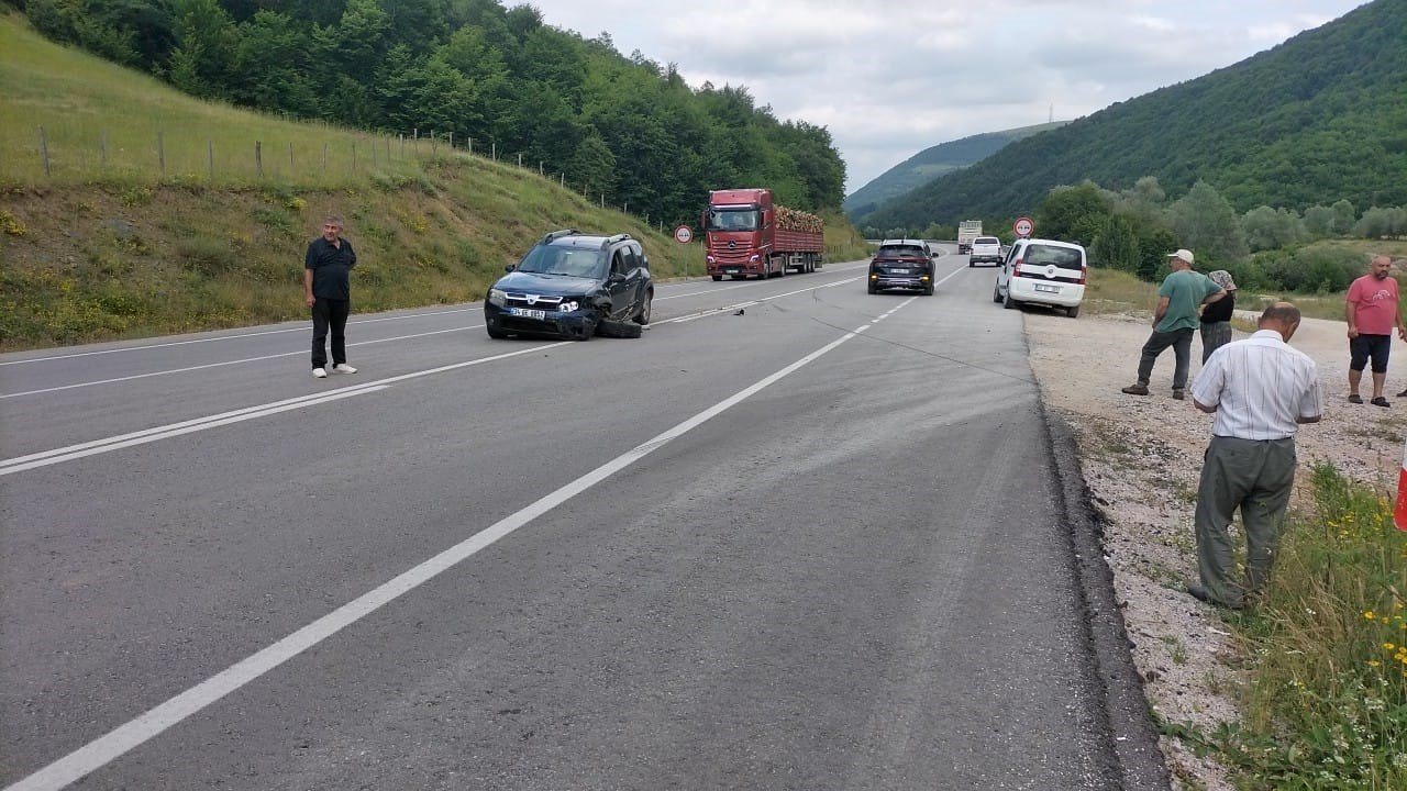 Amasya’da iki otomobil çarpıştı: 5 yaralı