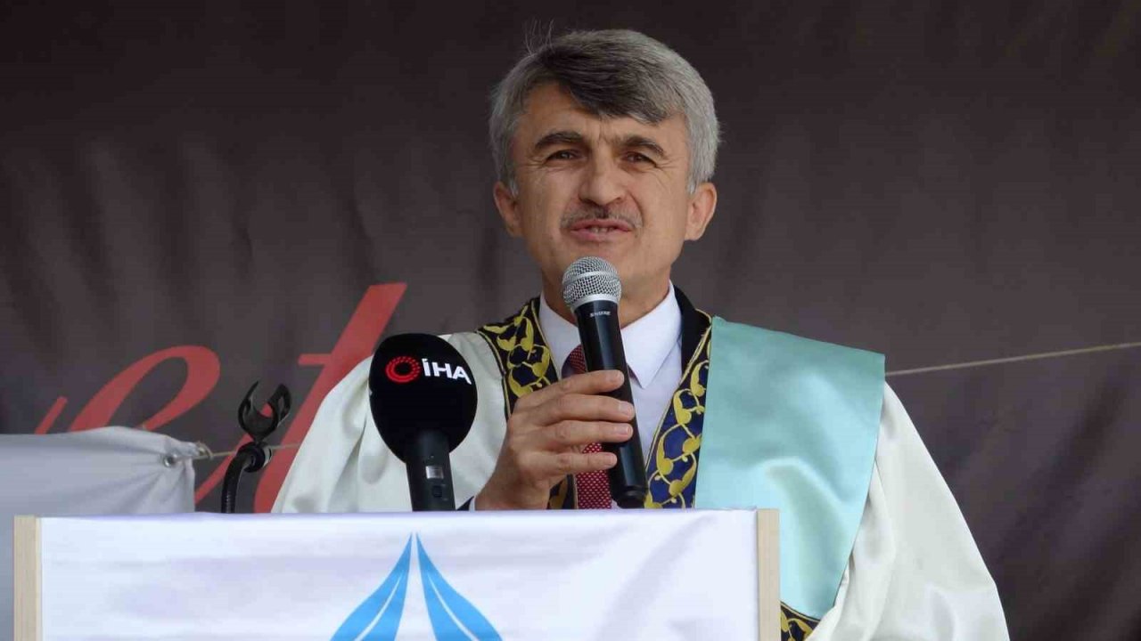 DPÜ İslami İlimler Fakültesinde mezuniyet heyecanı