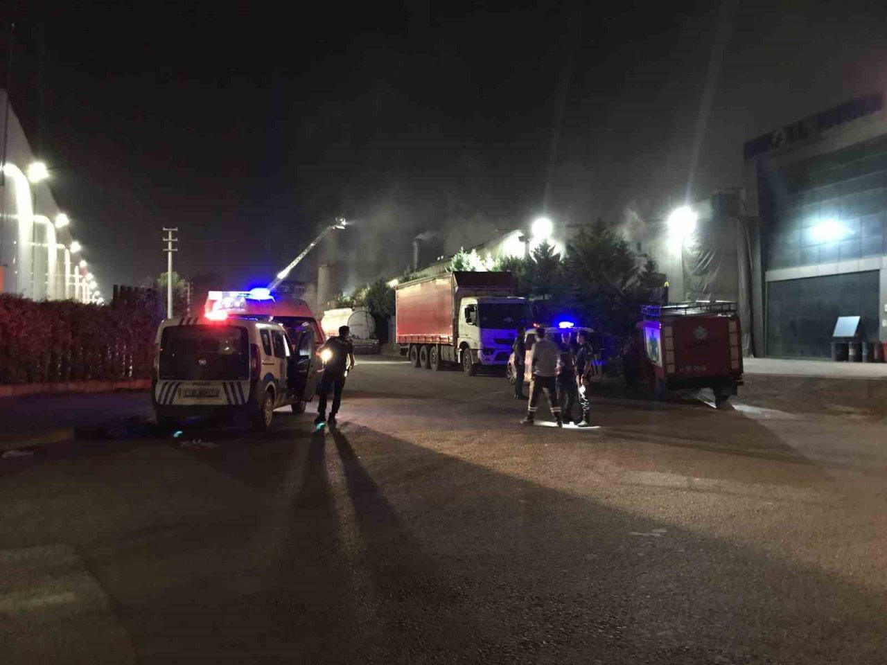 2 gece arayla aynı tesiste yoğun dumanlar ekipleri harekete geçirdi