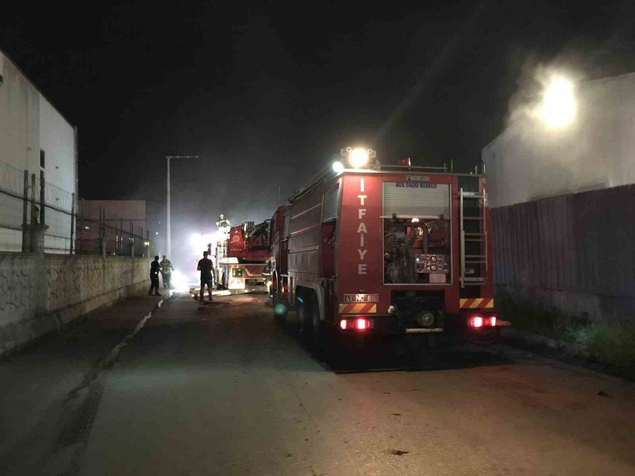 2 gece arayla aynı tesiste yoğun dumanlar ekipleri harekete geçirdi