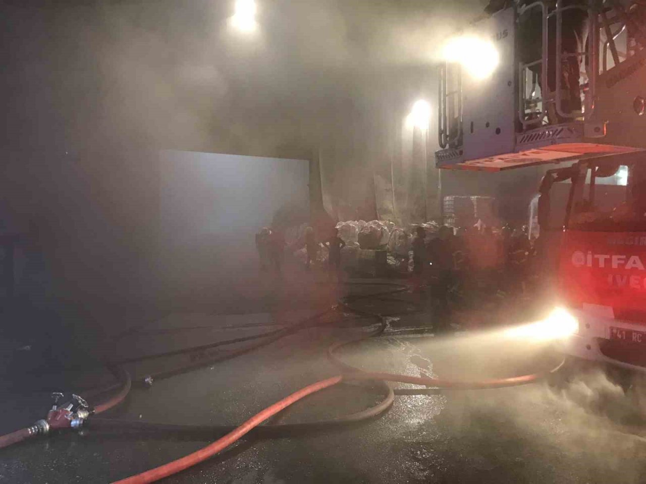 2 gece arayla aynı tesiste yoğun dumanlar ekipleri harekete geçirdi