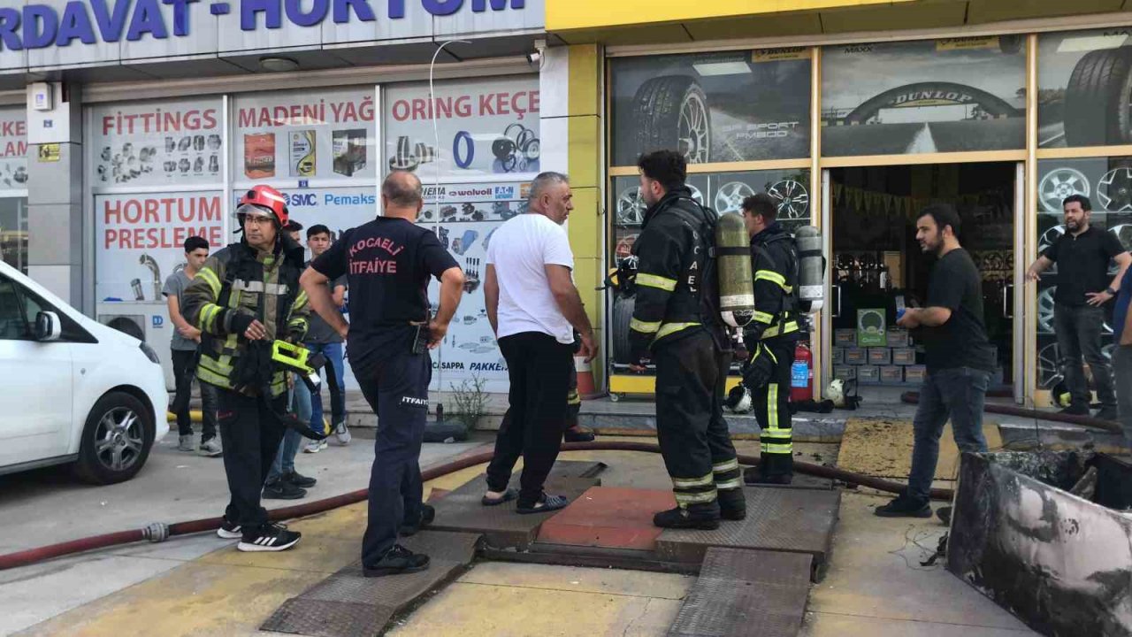İş yerindeki klima ve buzdolabı yangın çıkardı