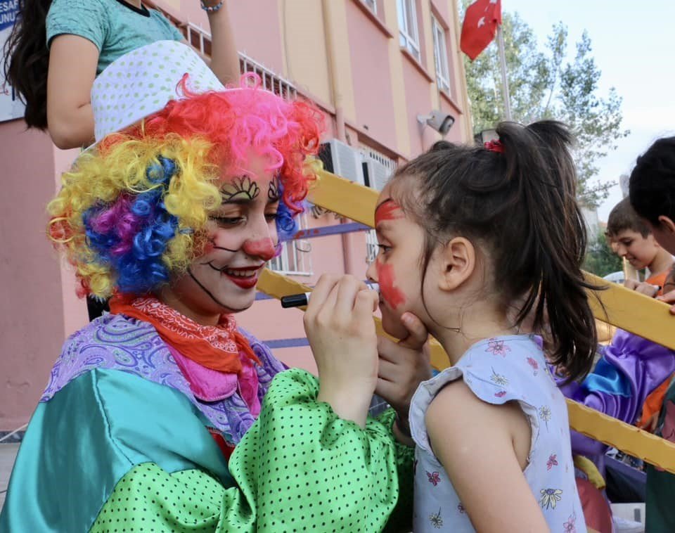 Körfez’de çocuklar şenlikte eğleniyor
