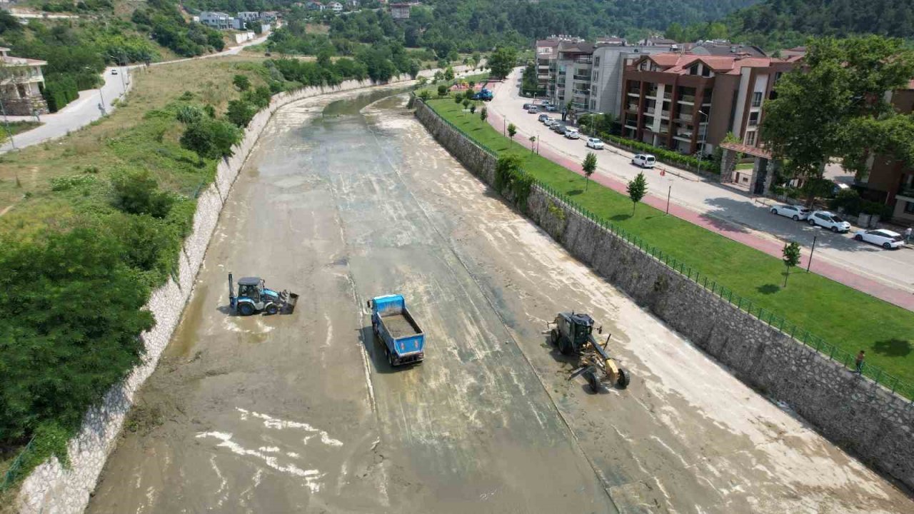 Hüdavendigar’da dere temizliği