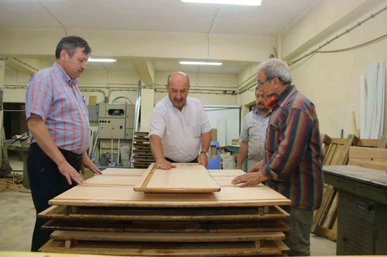 Kütahya’da okulların eski sıraları yeniden hayat buluyor