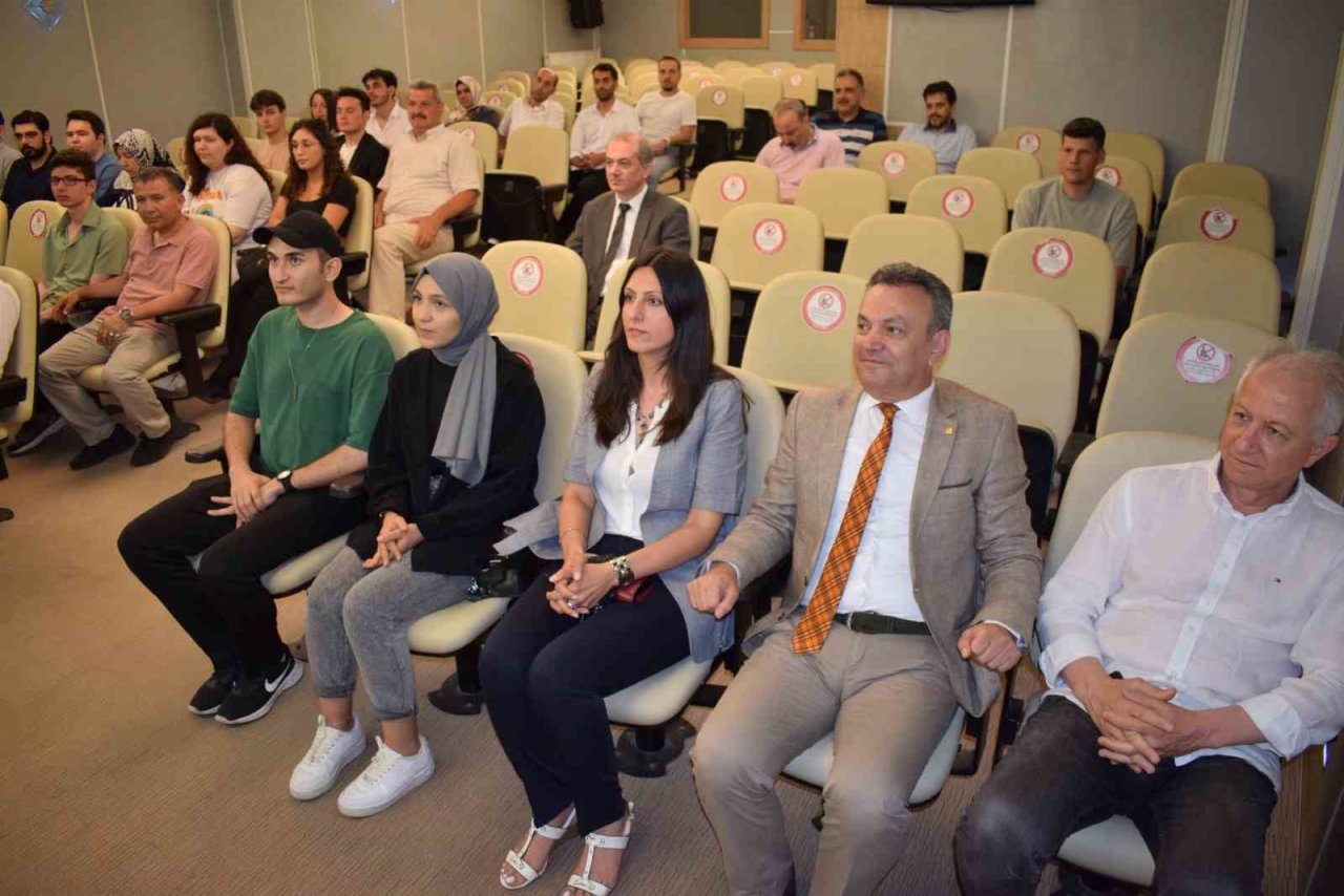 Derece ile mezun olan öğrencilere kutlama