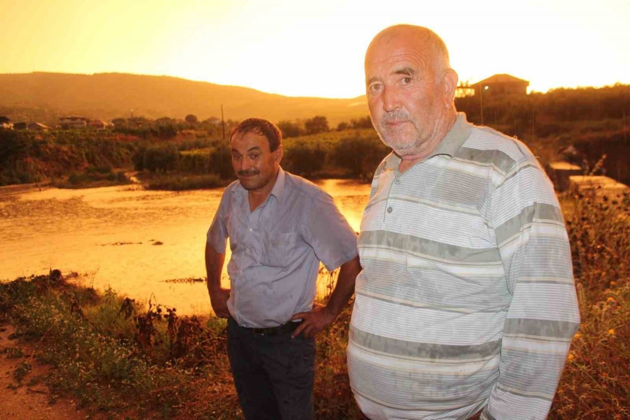 Manisa’da şiddetli yağış hayatı olumsuz etkiledi