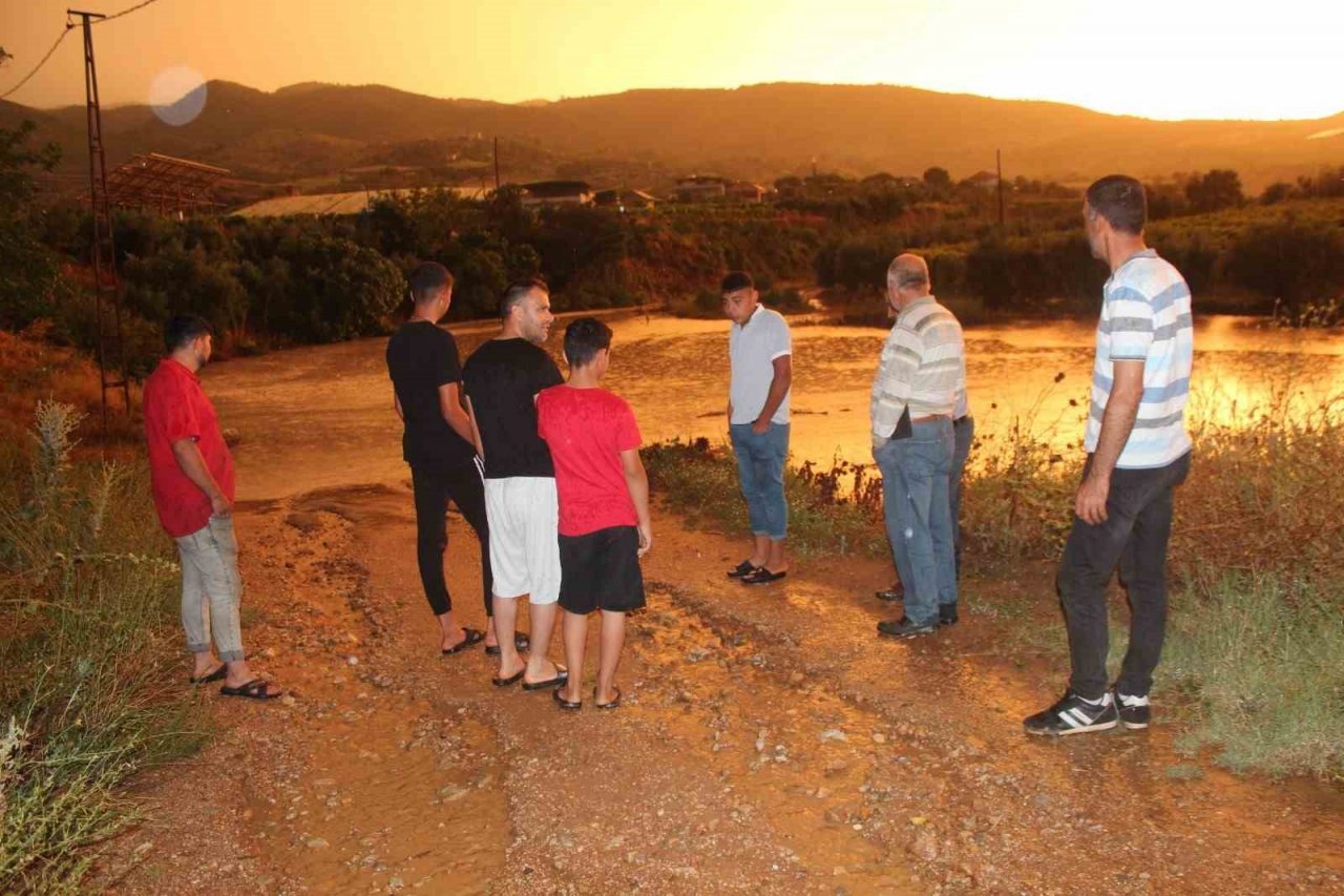 Manisa’da şiddetli yağış hayatı olumsuz etkiledi