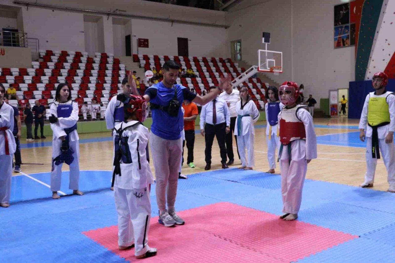 Muş’ta ‘Yaz Spor Okulları’ başladı