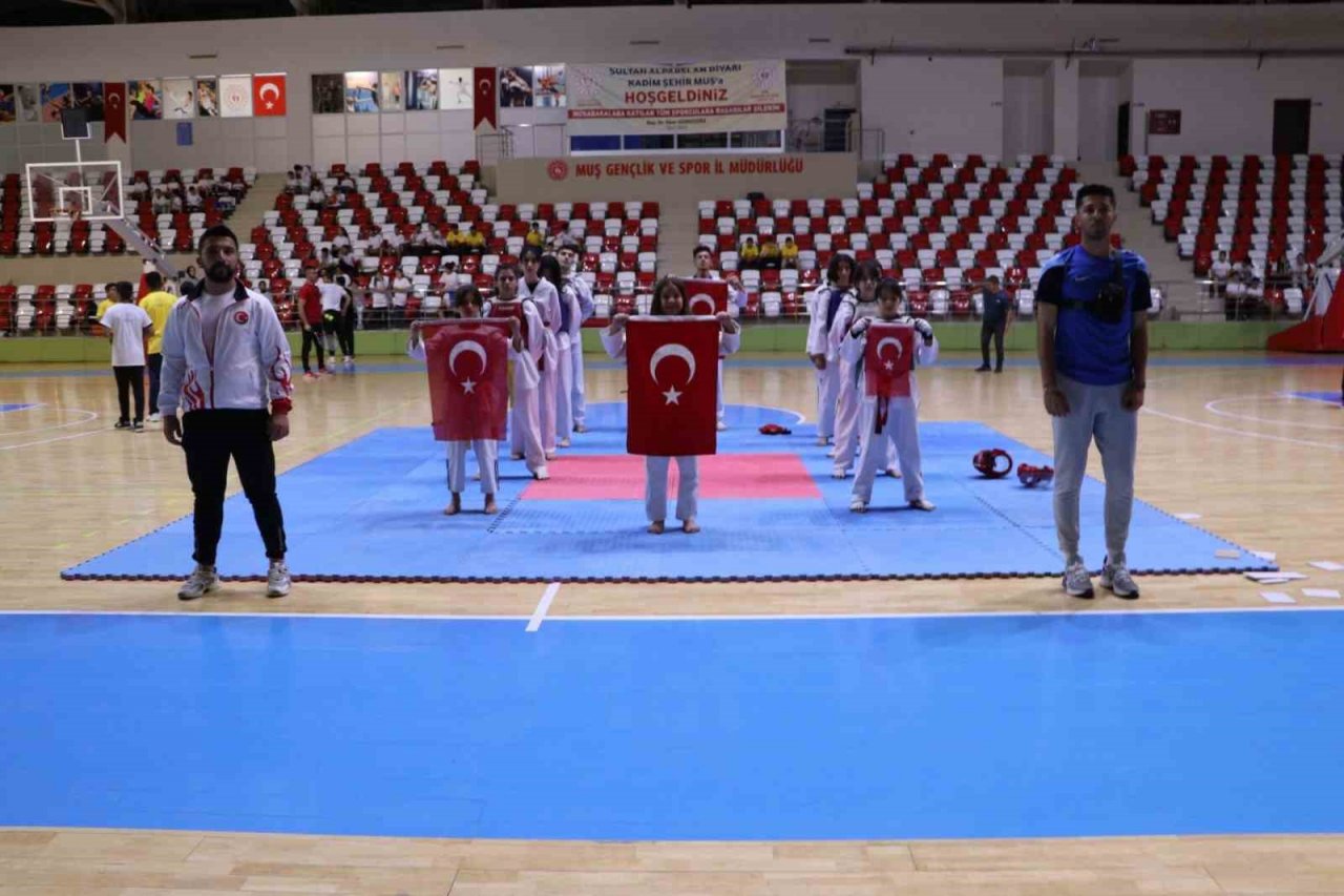 Muş’ta ‘Yaz Spor Okulları’ başladı