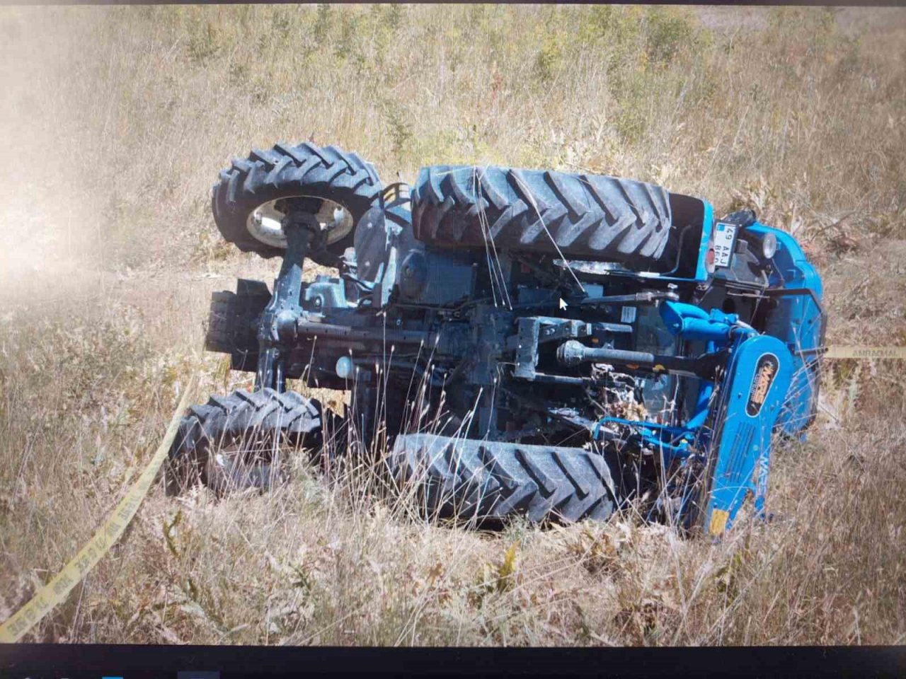 Devrilen traktörün altında kalan çiftçi hayatını kaybetti