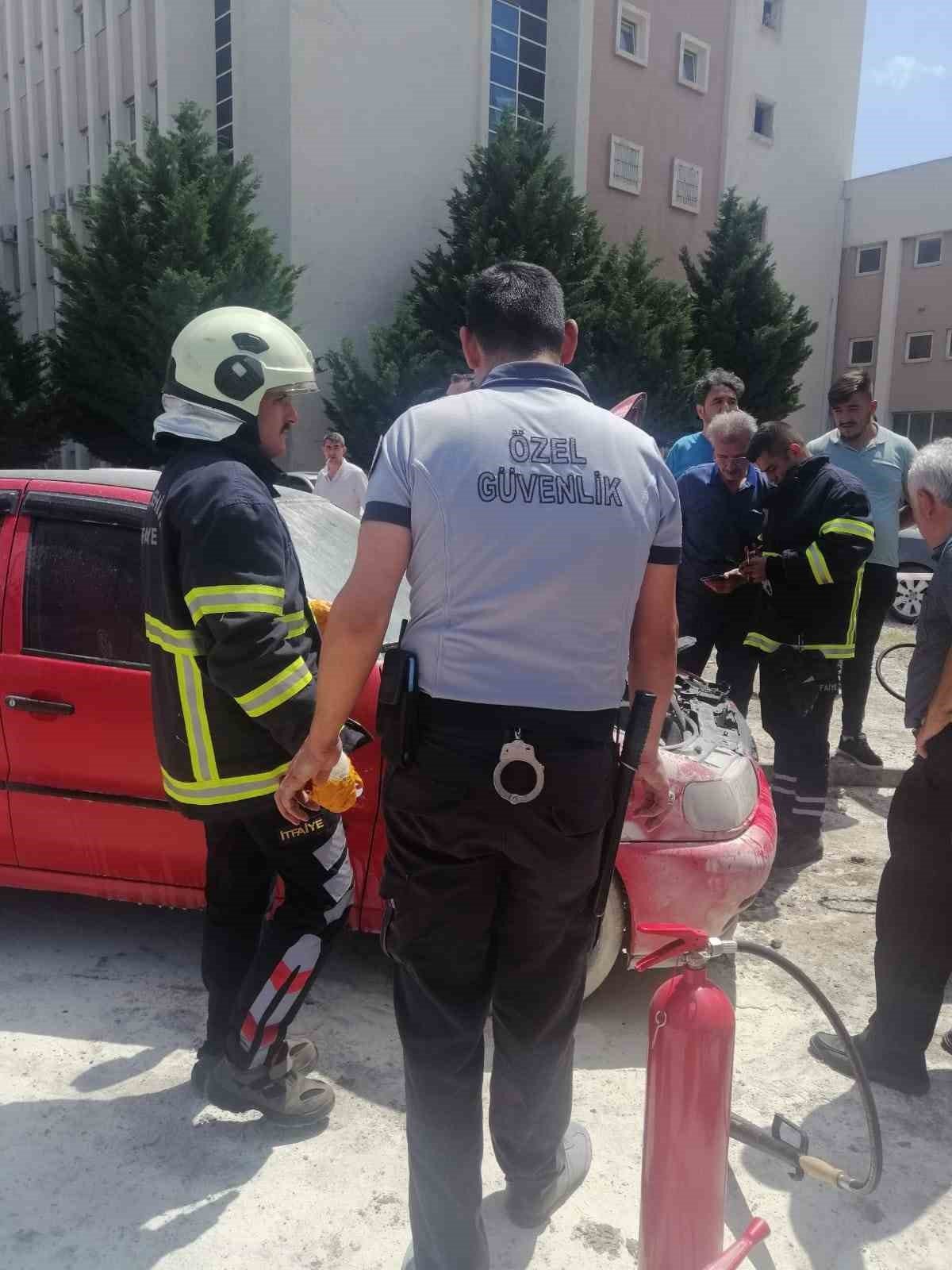 Nevşehir’de park halindeki otomobil yandı