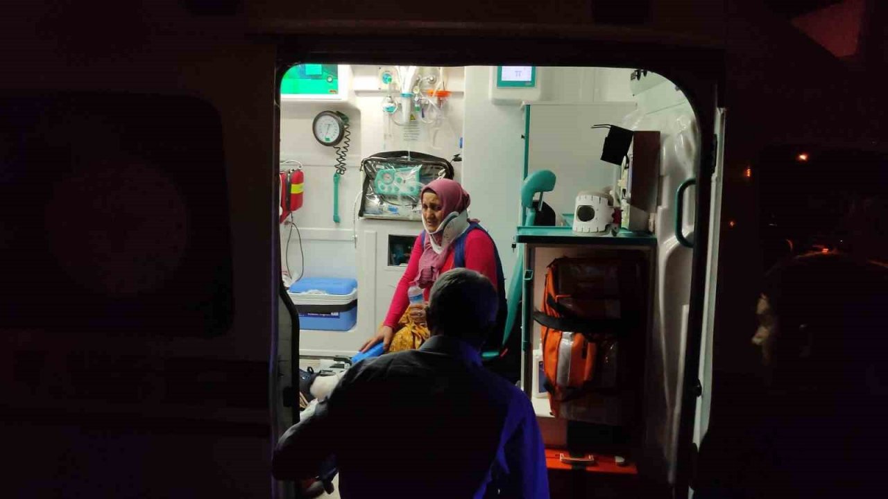 İki motosiklet çarpıştı, 5 kişi yaralandı