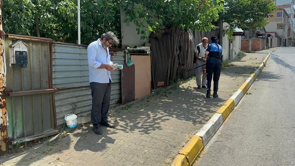 Sultanbeyli’de polisler hırsızlık olaylarına karşı vatandaşları uyarıyor