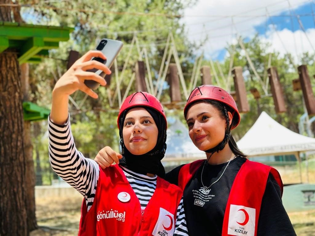 Yaz kampları binlerce genci misafir ediyor