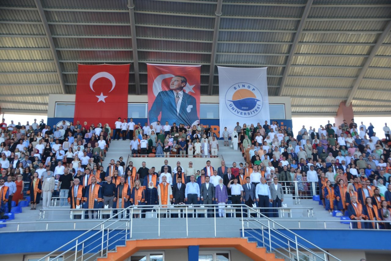 Sinop’ta 1500 öğrencinin mezuniyet heyecanı