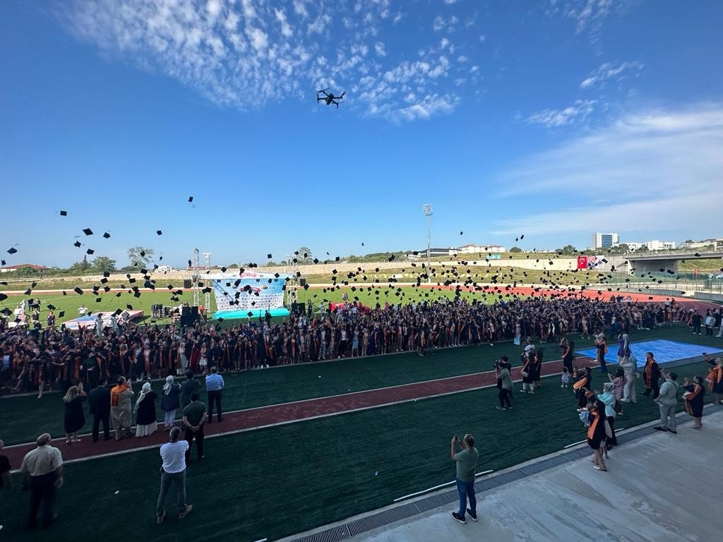 Sinop’ta 1500 öğrencinin mezuniyet heyecanı