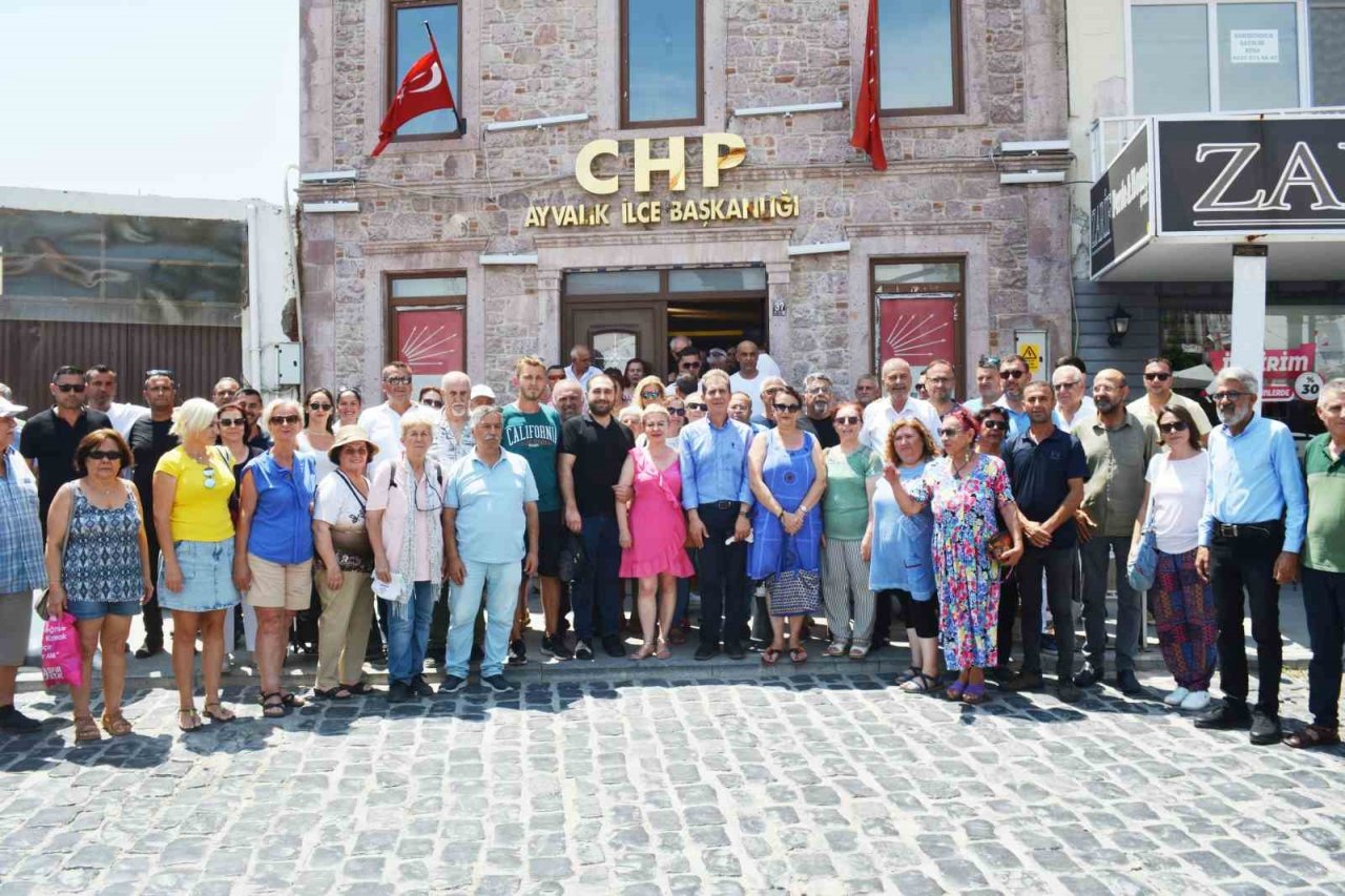 Ayvalık CHP’de Başkan Şalmanlı adaylığını açıkladı