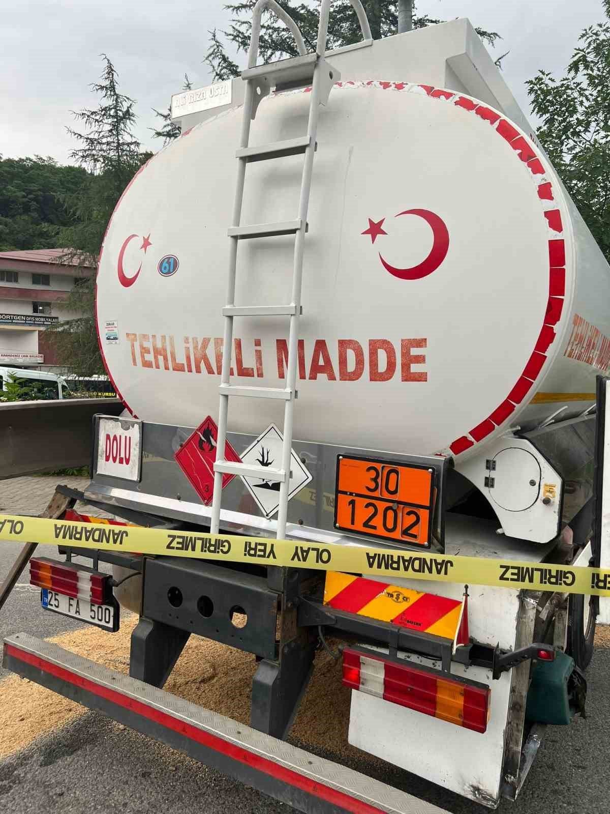 Trabzon’da yakıt tankeri ile Arap turistleri taşıyan minibüs çarpıştı: 5 yaralı