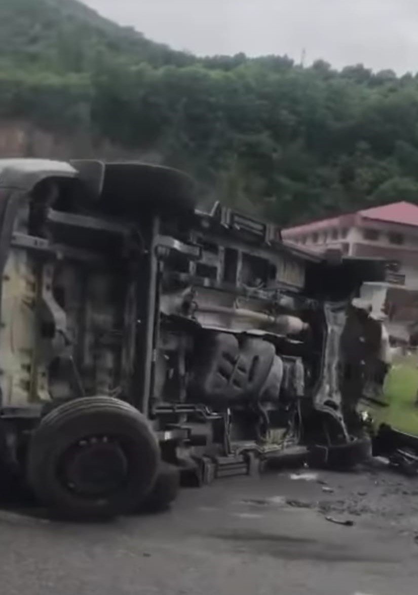 Trabzon’da yakıt tankeri ile Arap turistleri taşıyan minibüs çarpıştı: 5 yaralı