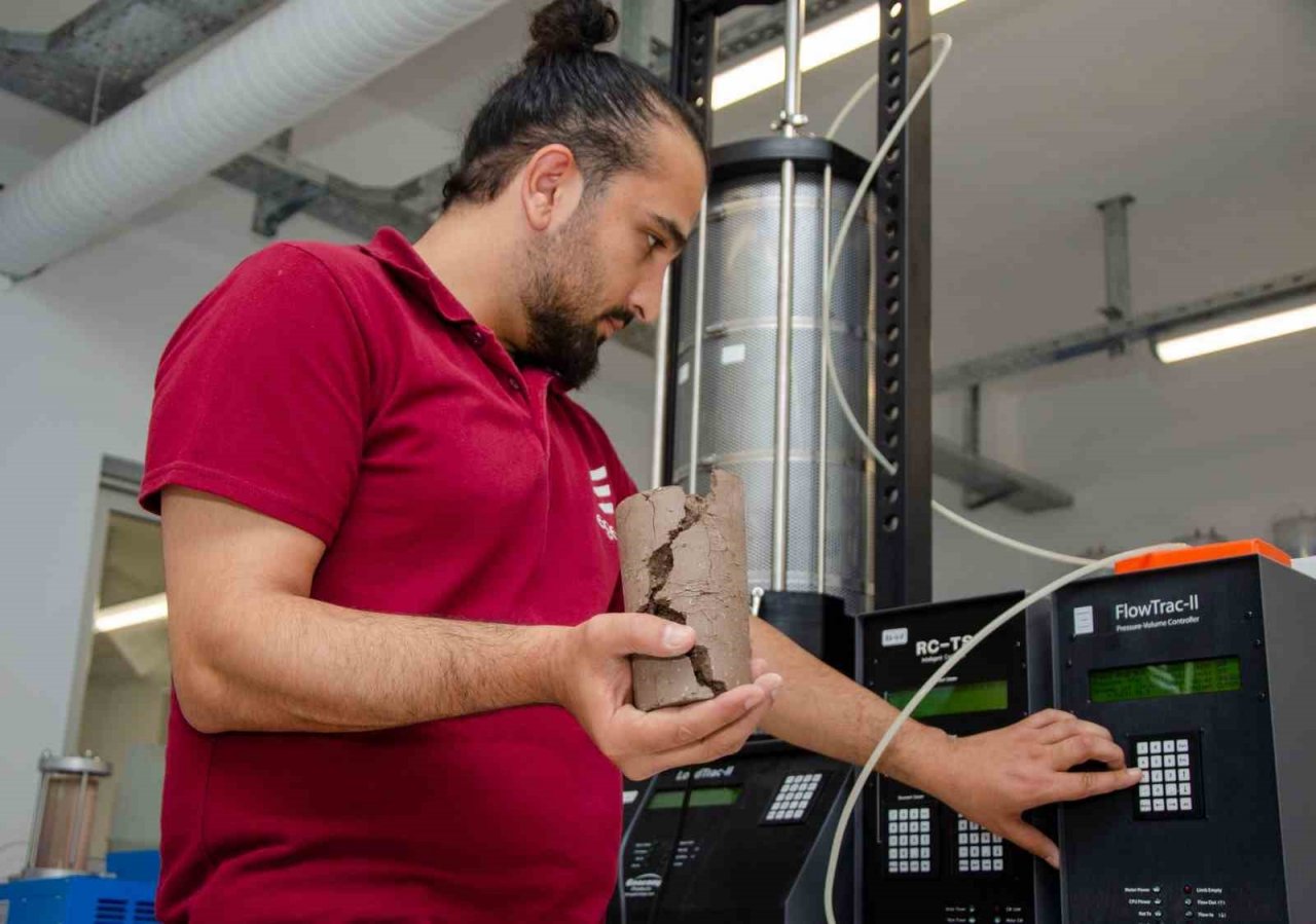 İzmir’de başlatılan zemin araştırması sürüyor: 22 bin test yapıldı