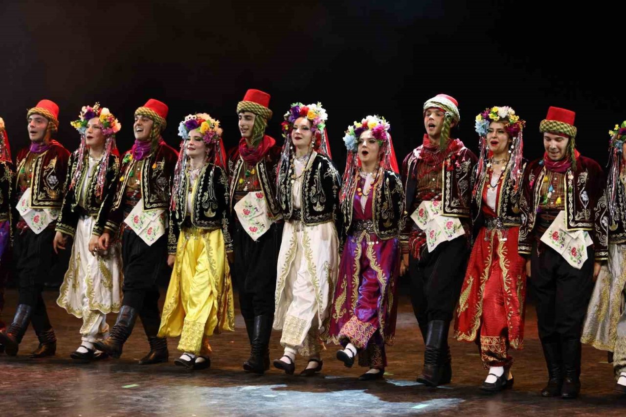 Karagöz Halk Dansları’ndan muhteşem final