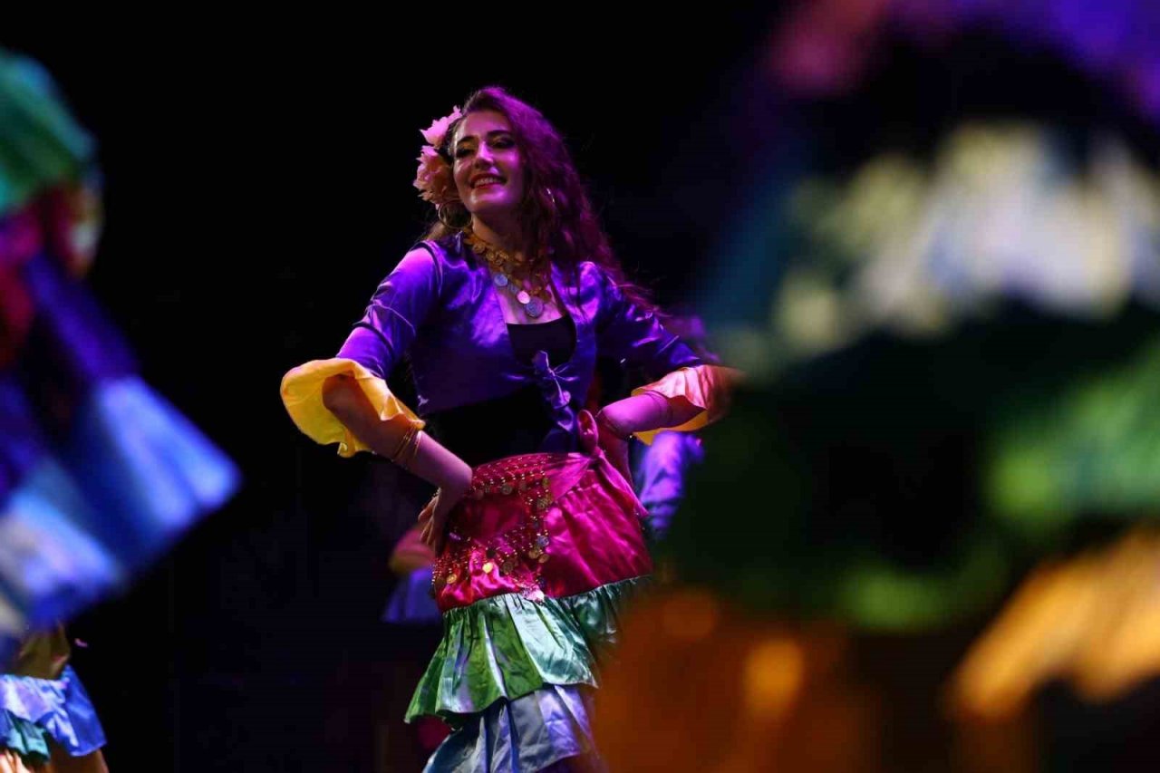 Karagöz Halk Dansları’ndan muhteşem final