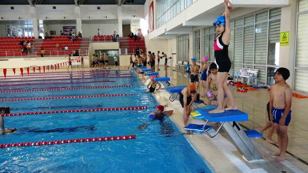 Van’da Olimpik Yüzme Havuzuna yoğun ilgi