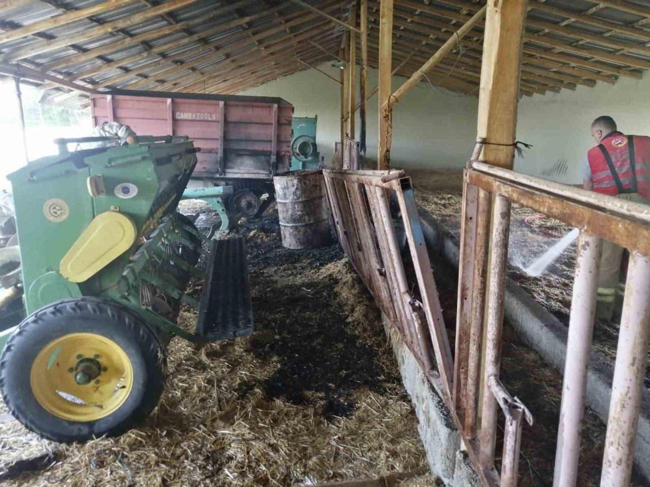 Besihanede çıkan yangın ekipler tarafından bürümeden söndürüldü