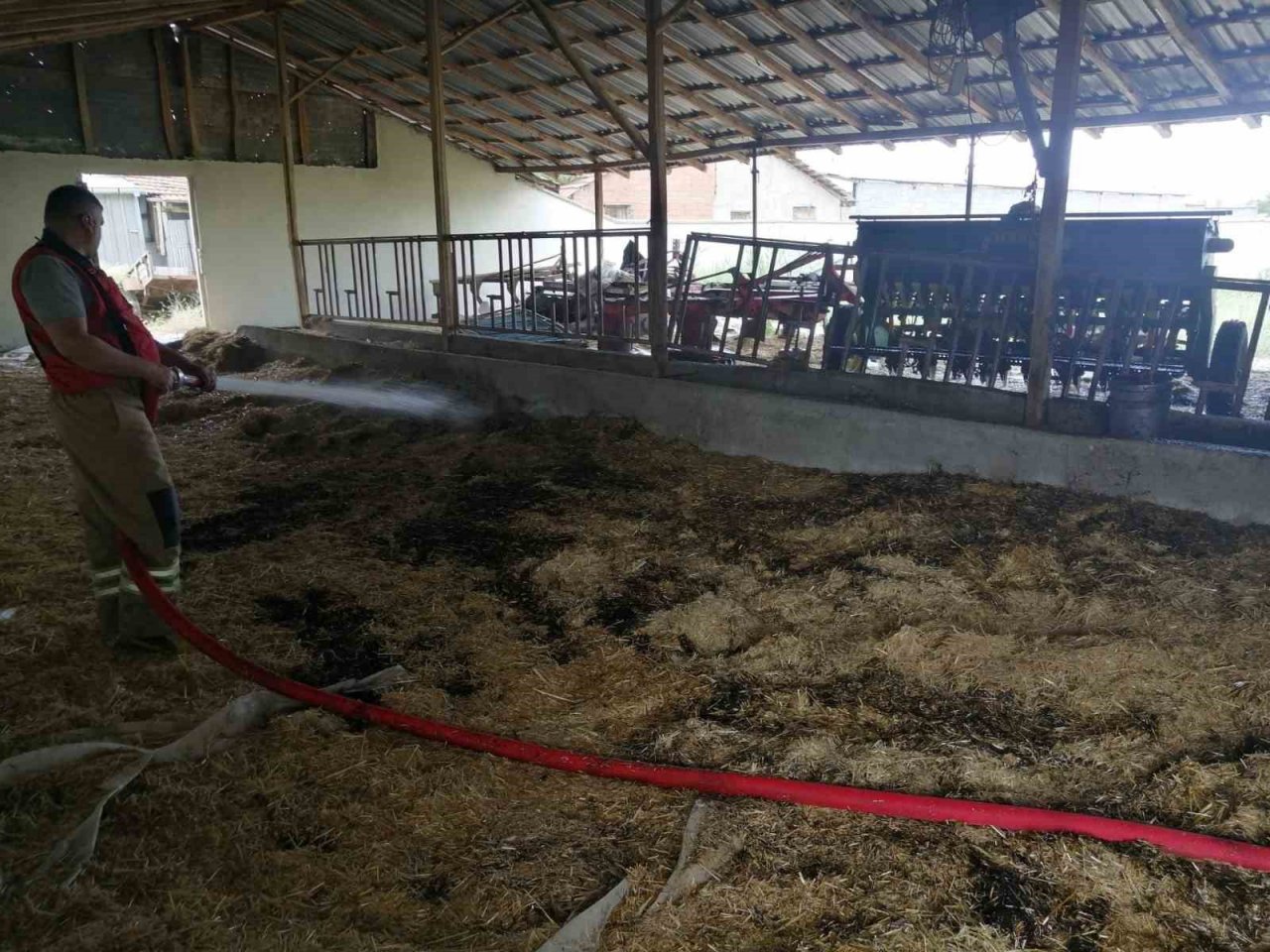 Besihanede çıkan yangın ekipler tarafından bürümeden söndürüldü