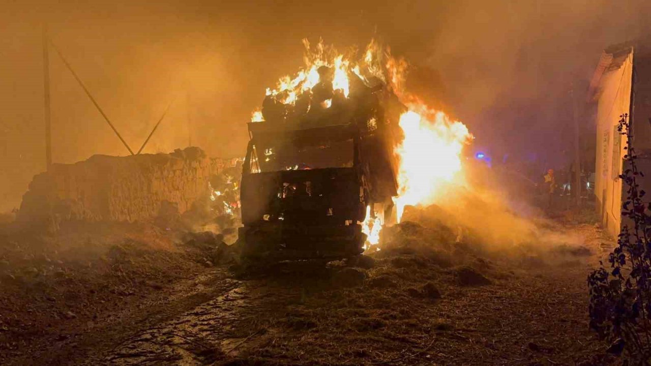 Saman yüklü kamyon alev alev yandı