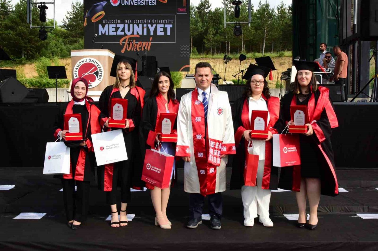 MKE fabrikasındaki patlamada şehit düşen babasının hayalini gerçekleştirdi, üniversiteyi dereceyle bitirdi