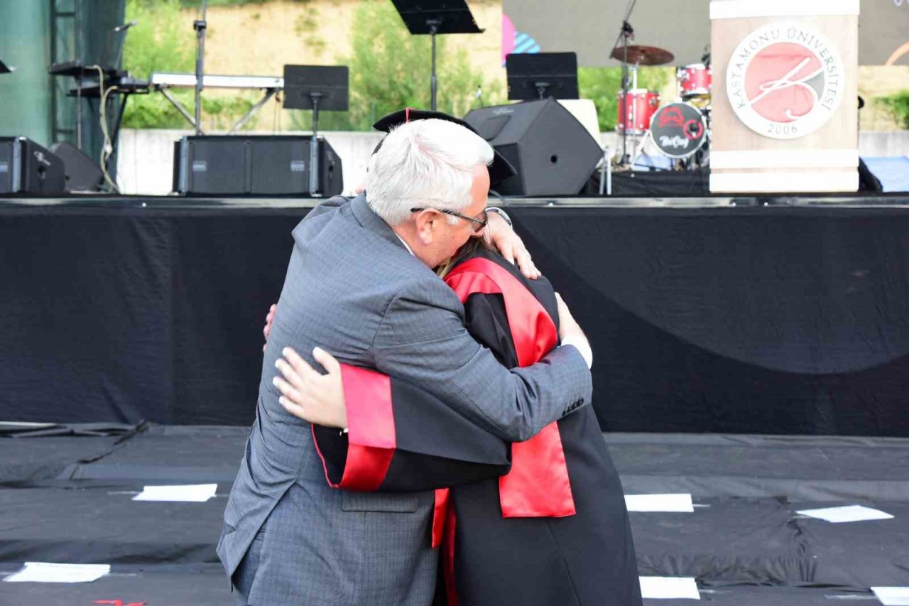 MKE fabrikasındaki patlamada şehit düşen babasının hayalini gerçekleştirdi, üniversiteyi dereceyle bitirdi