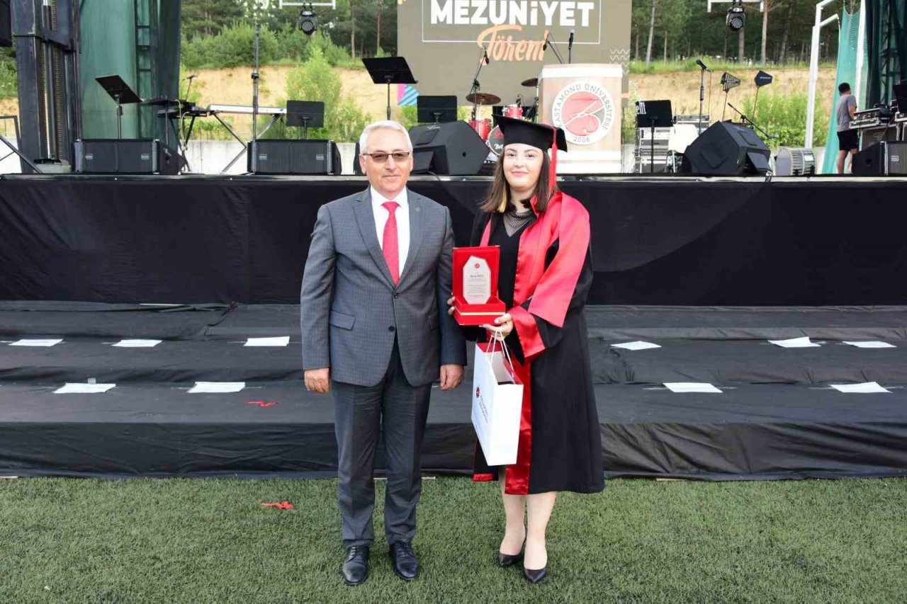 MKE fabrikasındaki patlamada şehit düşen babasının hayalini gerçekleştirdi, üniversiteyi dereceyle bitirdi