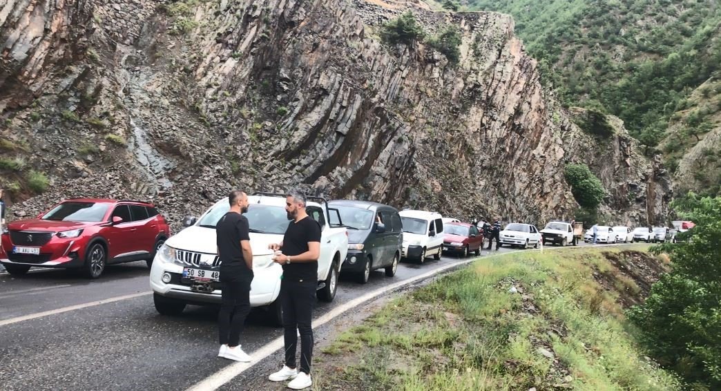 Artvin’de sağanak heyelan ve su baskınlarına neden oldu