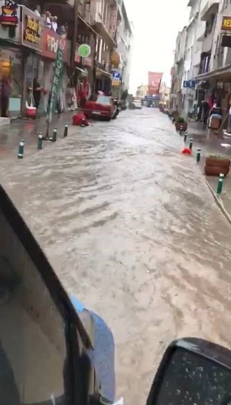 Artvin’de sağanak heyelan ve su baskınlarına neden oldu