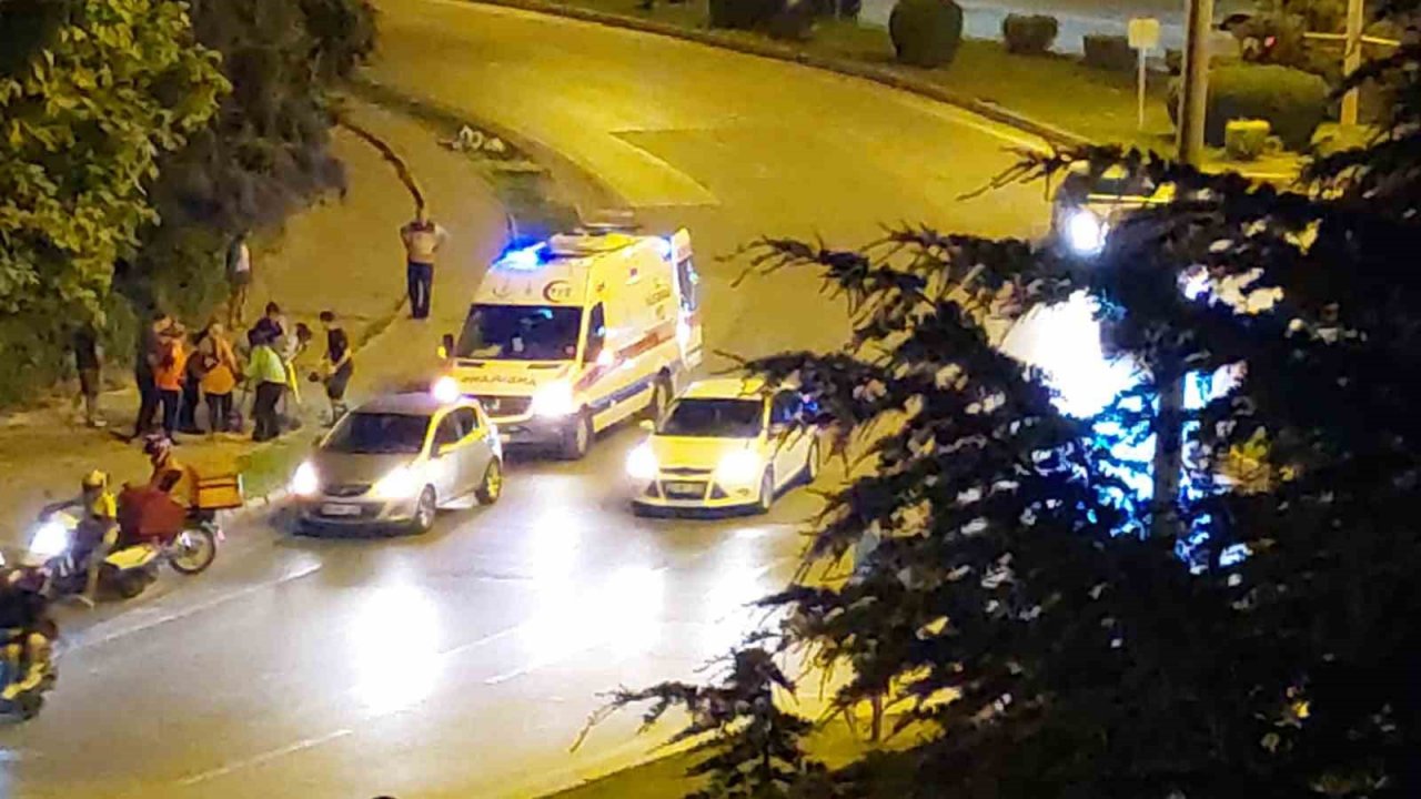 Bisikletli kuryeye otomobil çarptı: 1 yaralı